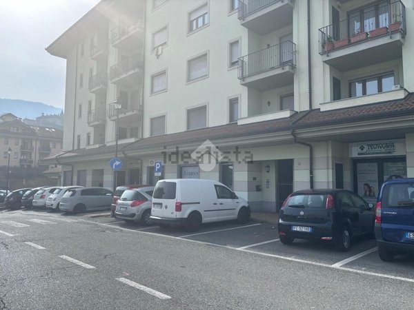 negozio in vendita a Lanzo Torinese
