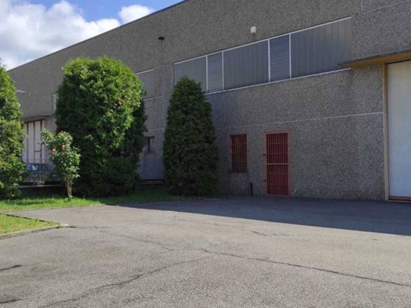locale commerciale in vendita a Lanzo Torinese