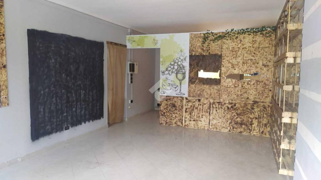 negozio in vendita a Lanzo Torinese