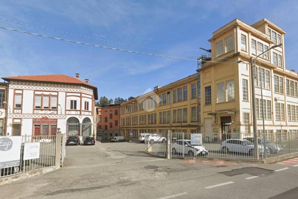 locale commerciale in vendita a Lanzo Torinese