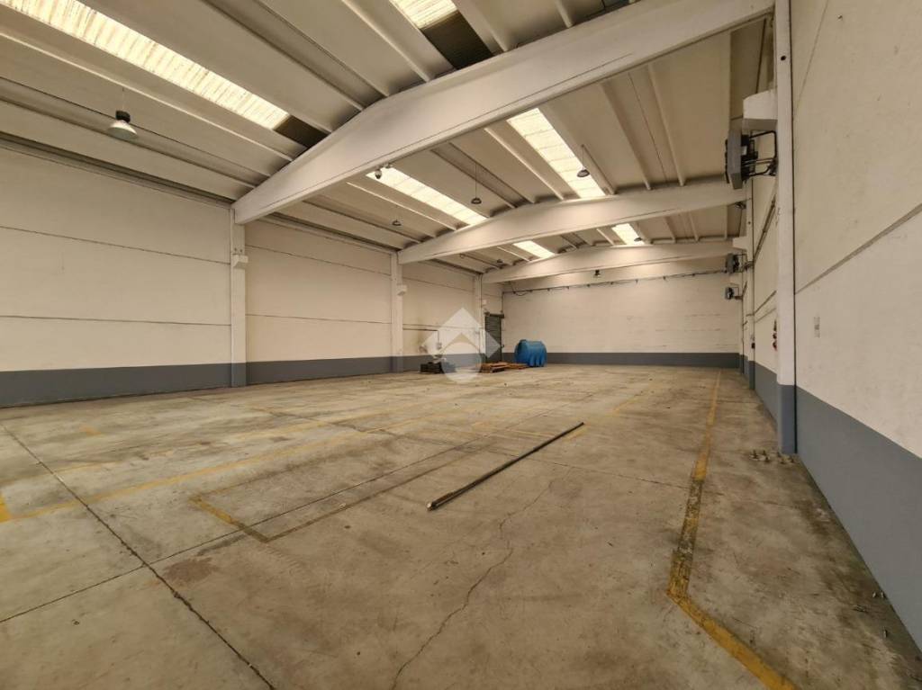 locale commerciale in vendita a Lanzo Torinese