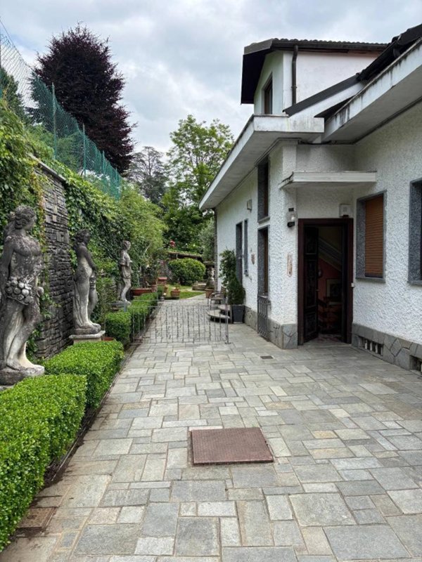 appartamento in vendita a Lanzo Torinese in zona Oviglia