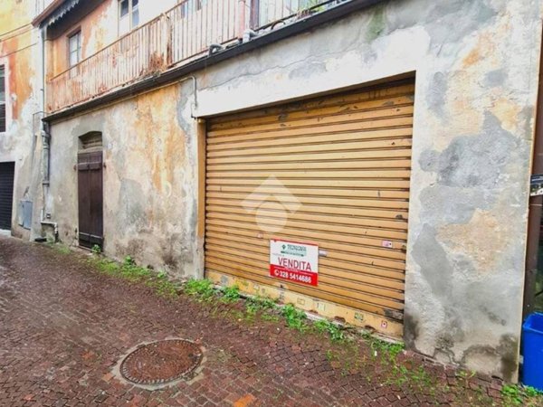 locale commerciale in vendita a Lanzo Torinese