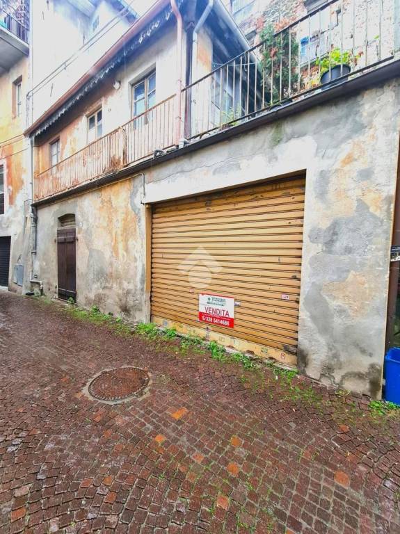 locale commerciale in vendita a Lanzo Torinese