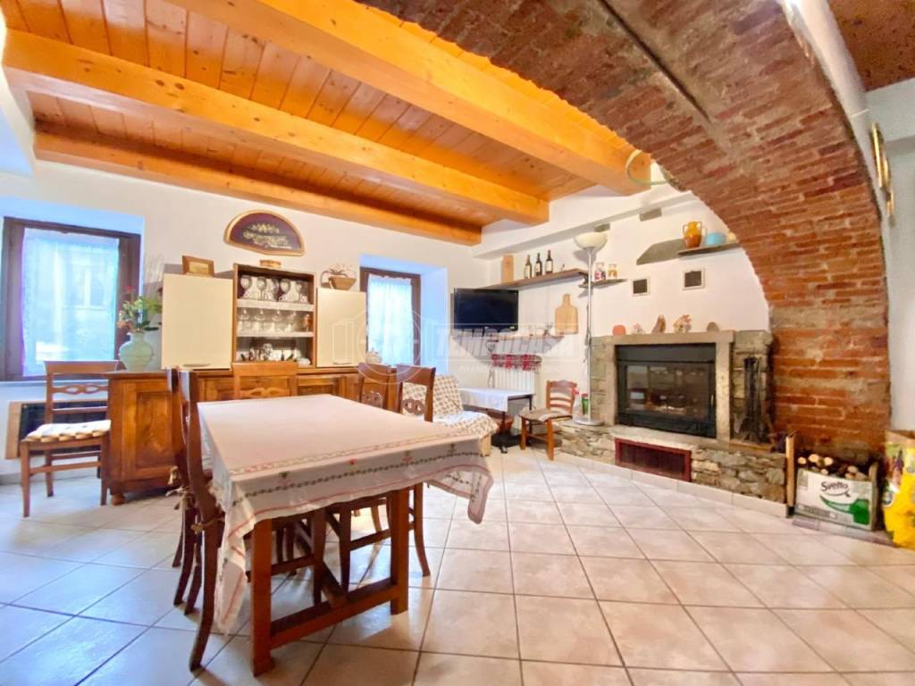 casa indipendente in vendita a Lanzo Torinese