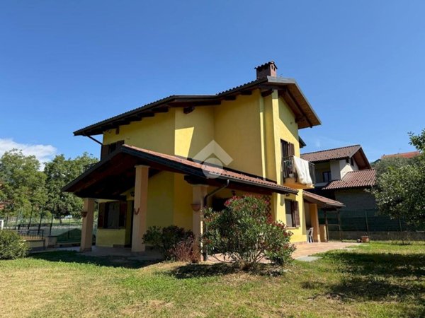 casa indipendente in vendita a Lanzo Torinese in zona Oviglia