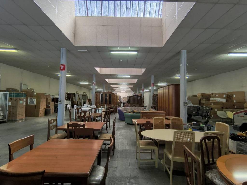 capannone in vendita a Lanzo Torinese