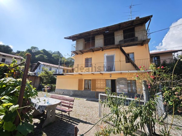 casa indipendente in vendita a Lanzo Torinese