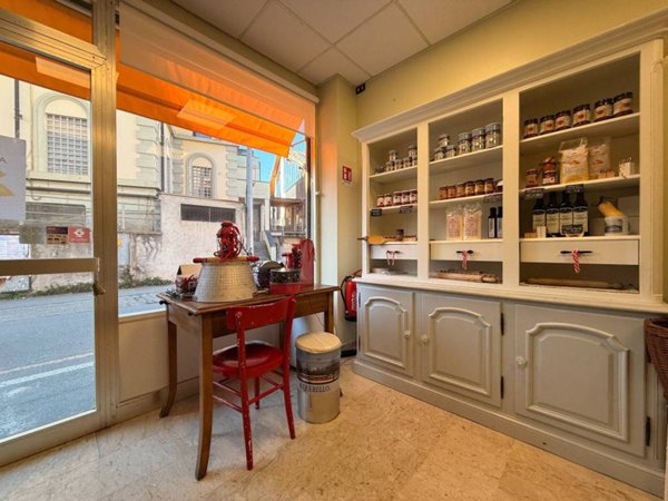negozio in vendita a Lanzo Torinese