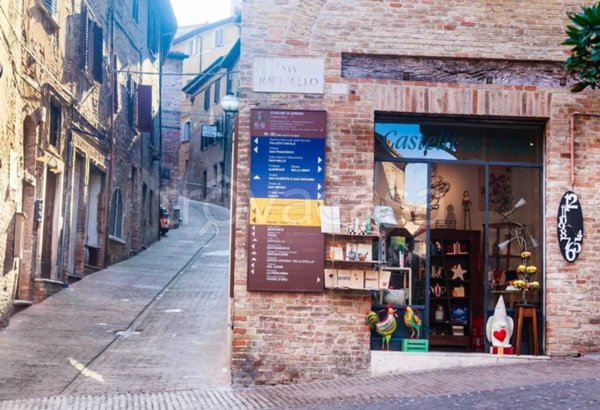 negozio in vendita a Lanzo Torinese
