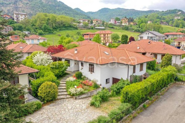 casa indipendente in vendita a Lanzo Torinese