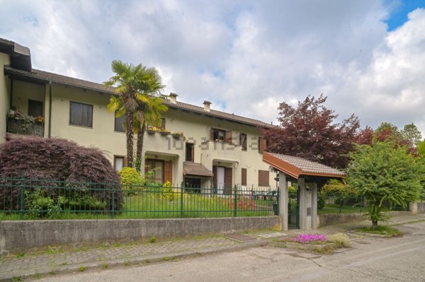 appartamento in vendita a Lanzo Torinese in zona Oviglia