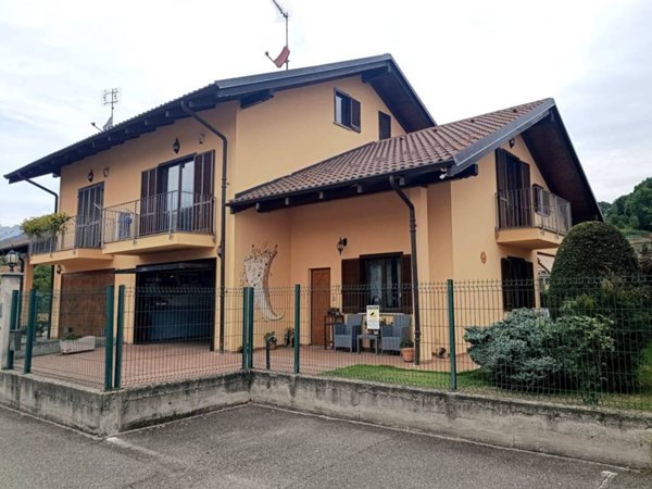casa indipendente in vendita a Lanzo Torinese in zona Oviglia