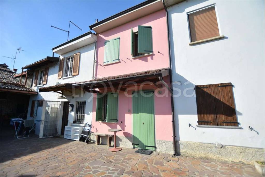 casa indipendente in vendita a Chignolo Po in zona Alberone