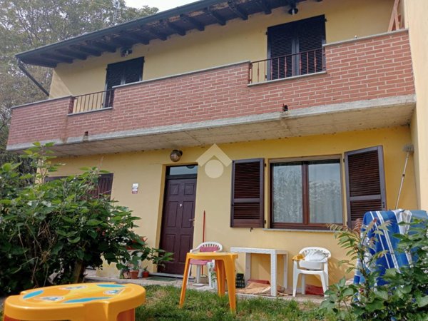 casa indipendente in vendita a Chignolo Po in zona Lambrinia