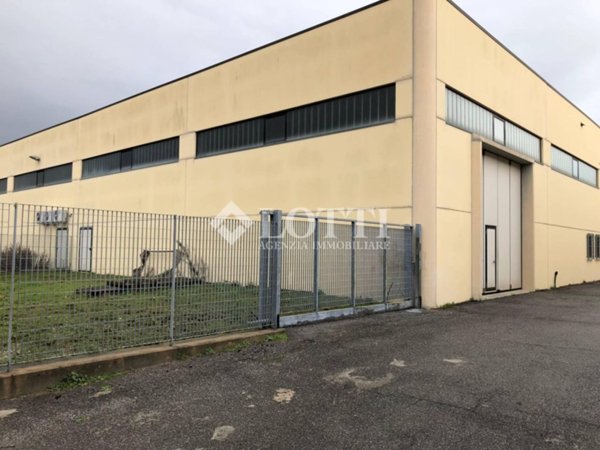 locale commerciale in vendita a Chignolo Po