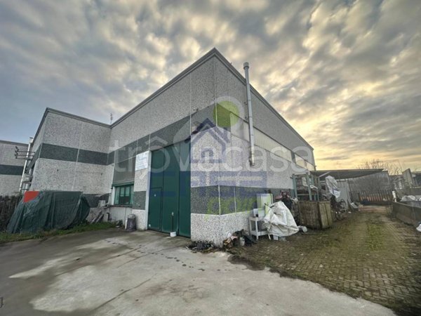 locale commerciale in vendita a Chignolo Po