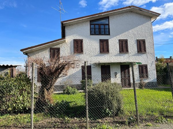 casa indipendente in vendita a Chignolo Po