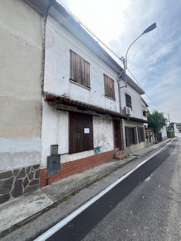 appartamento in vendita a Chignolo Po in zona Lambrinia