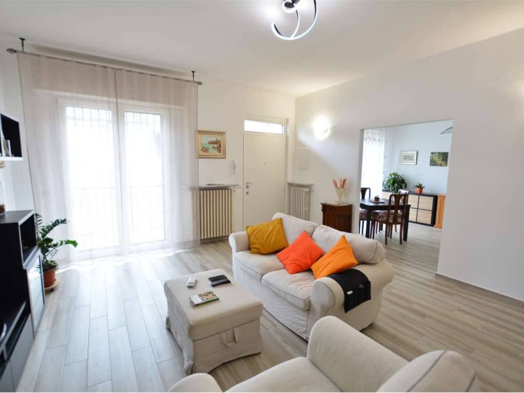 casa indipendente in vendita a Chignolo Po in zona Lambrinia