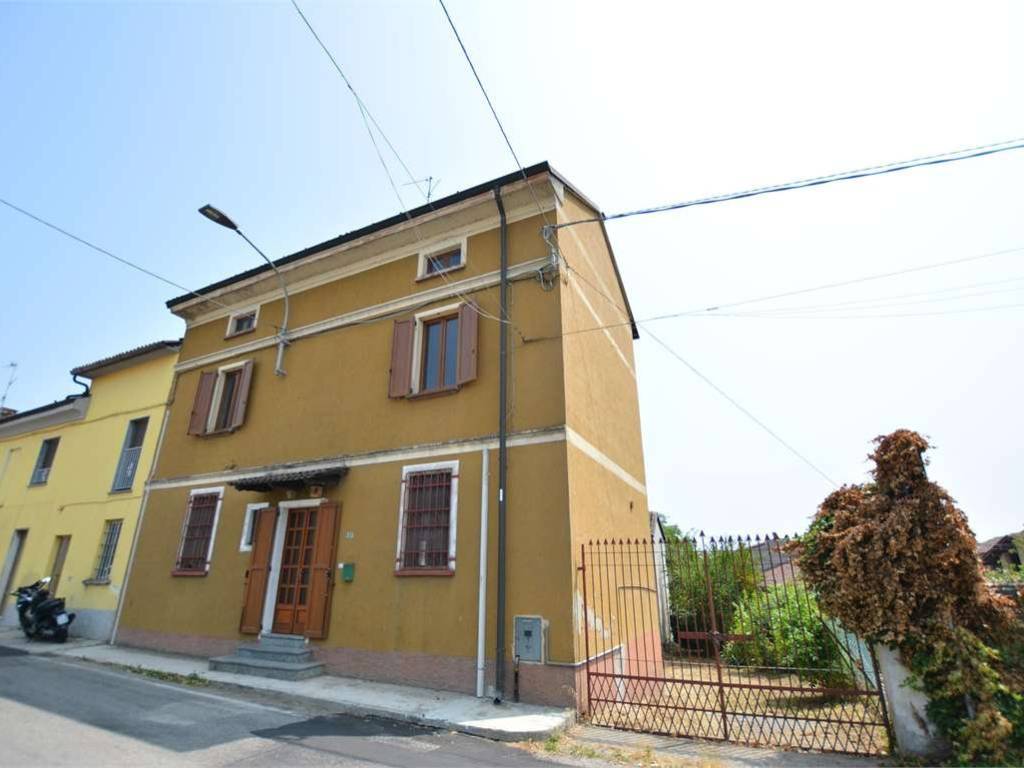 appartamento in vendita a Chignolo Po in zona Lambrinia