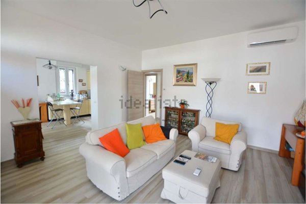 casa indipendente in vendita a Chignolo Po in zona Lambrinia