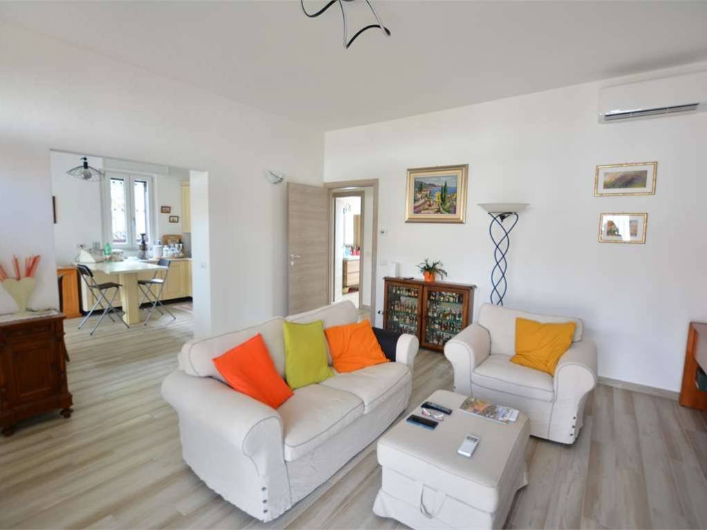 casa indipendente in vendita a Chignolo Po in zona Lambrinia