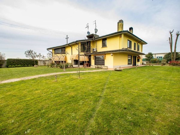 casa indipendente in vendita a Chignolo Po