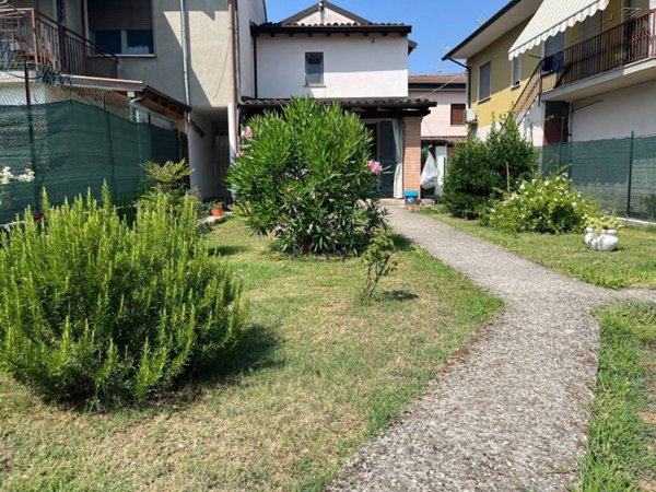 casa indipendente in vendita a Chignolo Po