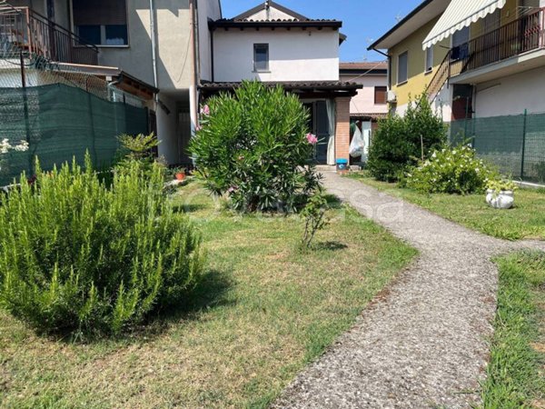 casa indipendente in vendita a Chignolo Po
