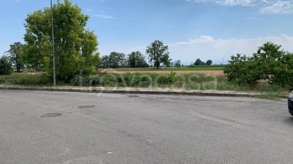 terreno agricolo in vendita a Chignolo Po