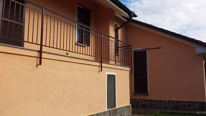 casa indipendente in vendita a Chignolo Po in zona Lambrinia