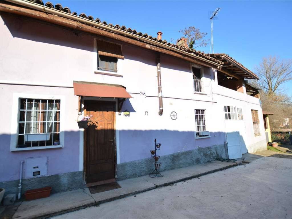 casa indipendente in vendita a Chignolo Po in zona Lambrinia