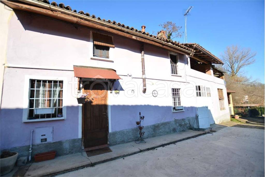 casa indipendente in vendita a Chignolo Po in zona Lambrinia