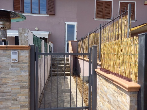 appartamento in vendita a Chignolo Po in zona Lambrinia