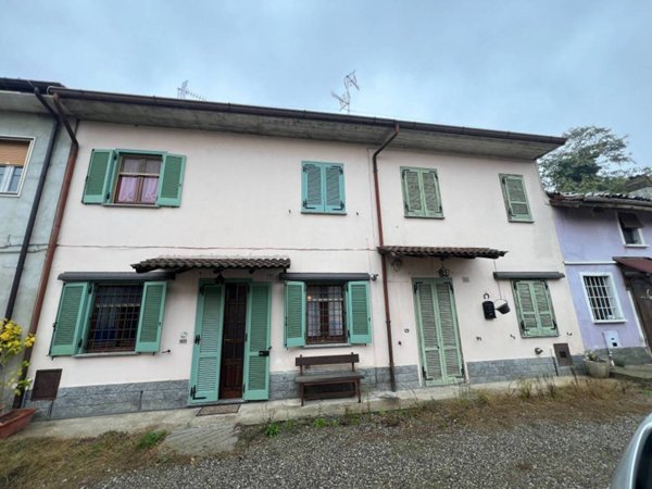 casa indipendente in vendita a Chignolo Po in zona Lambrinia