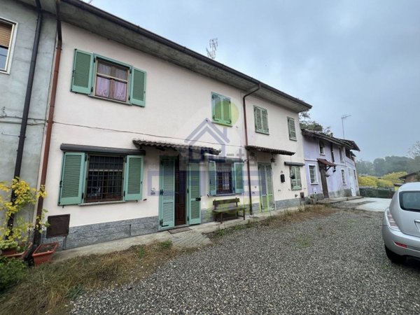 casa indipendente in vendita a Chignolo Po in zona Lambrinia