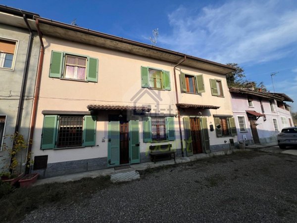 casa indipendente in vendita a Chignolo Po in zona Lambrinia