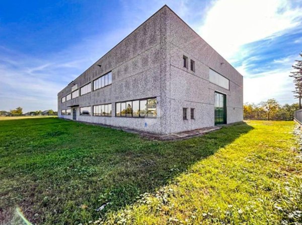 locale commerciale in vendita a Chignolo Po