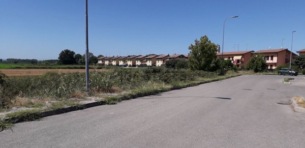 terreno edificabile in vendita a Chignolo Po