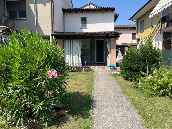 casa indipendente in vendita a Chignolo Po