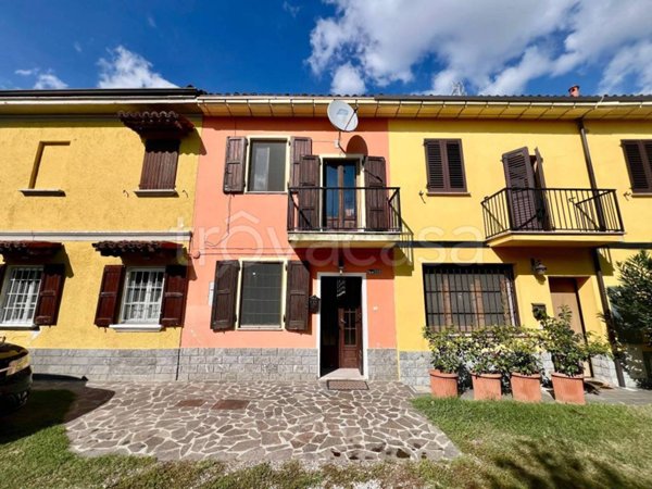 casa indipendente in vendita a Chignolo Po in zona Lambrinia