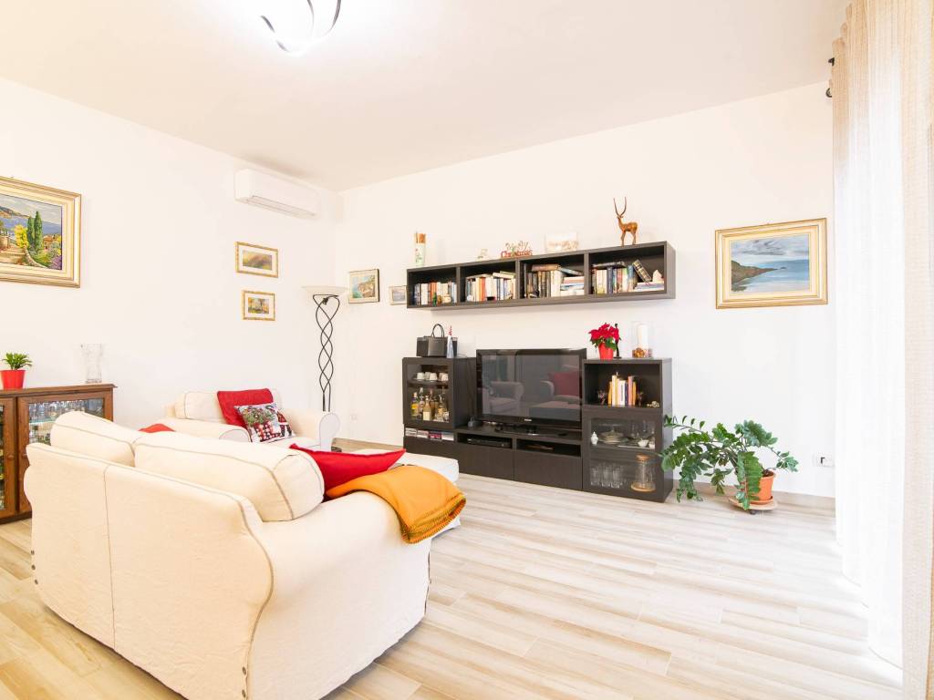 casa indipendente in vendita a Chignolo Po in zona Lambrinia