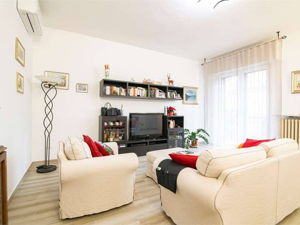 casa indipendente in vendita a Chignolo Po in zona Lambrinia