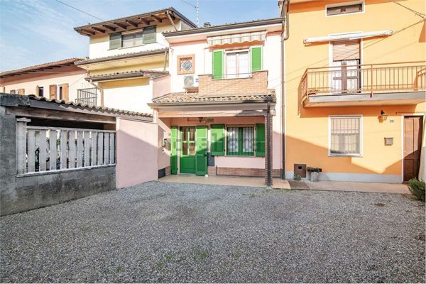 casa semindipendente in vendita a Chignolo Po