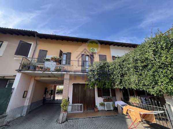 appartamento in vendita a Chignolo Po in zona Lambrinia