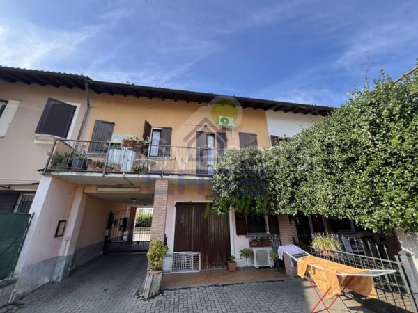 appartamento in vendita a Chignolo Po in zona Lambrinia