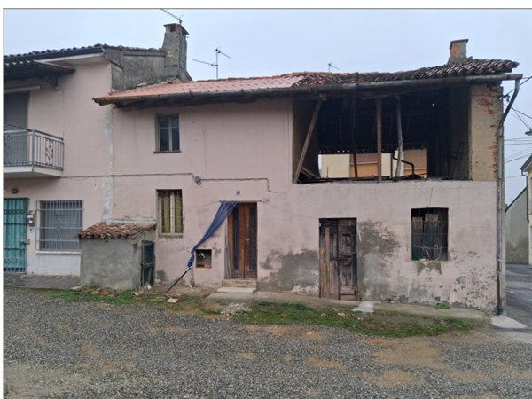 casa indipendente in vendita a Chignolo Po in zona Lambrinia