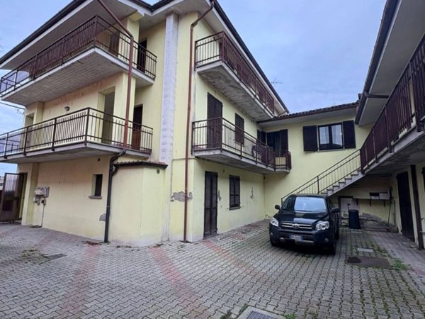 appartamento in vendita a Chignolo Po in zona Lambrinia