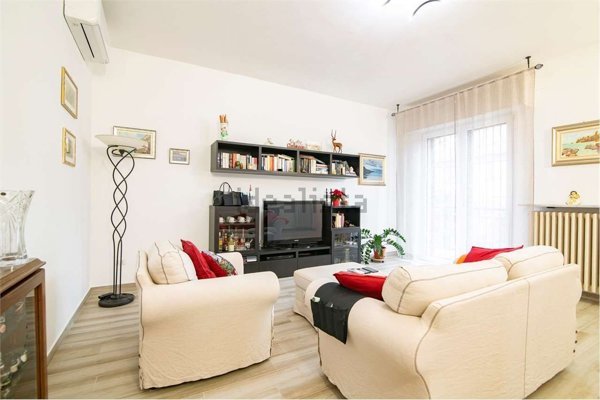 casa indipendente in vendita a Chignolo Po in zona Lambrinia